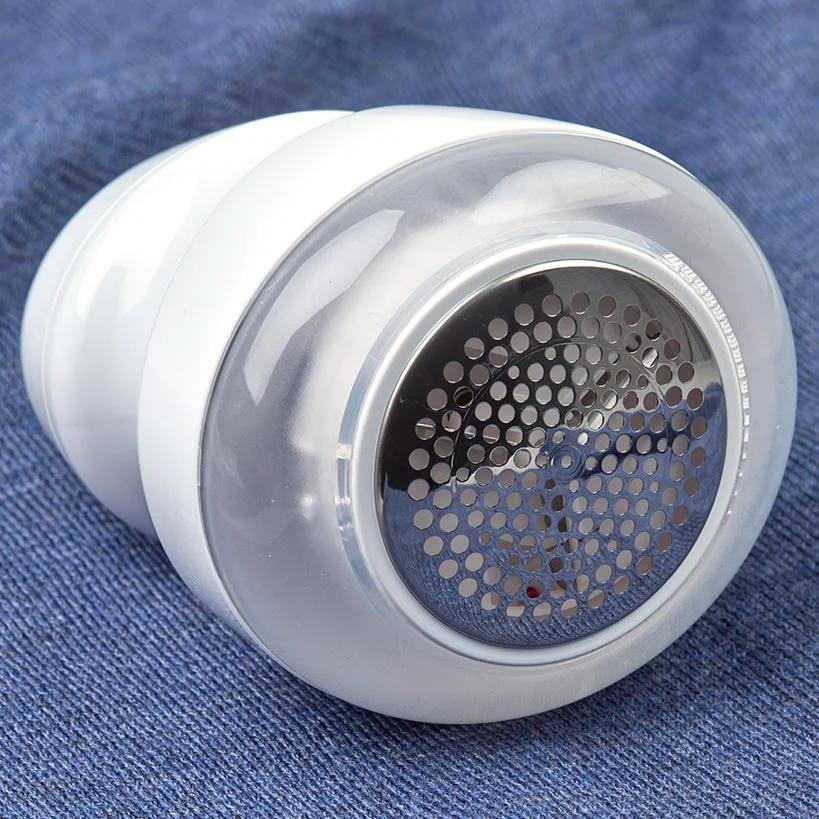 2-in-1 Rechargeable Fabric Shaver or Set of 3 Refills - Image 3