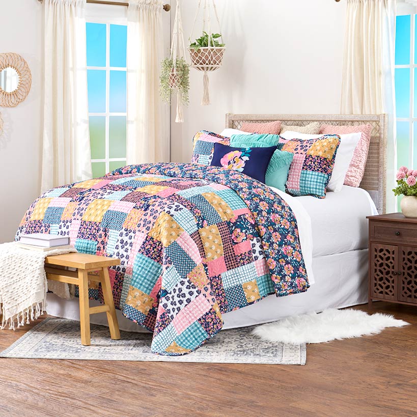 Jolene Patchwork Reversible Full/Queen or King Quilt - Image 4