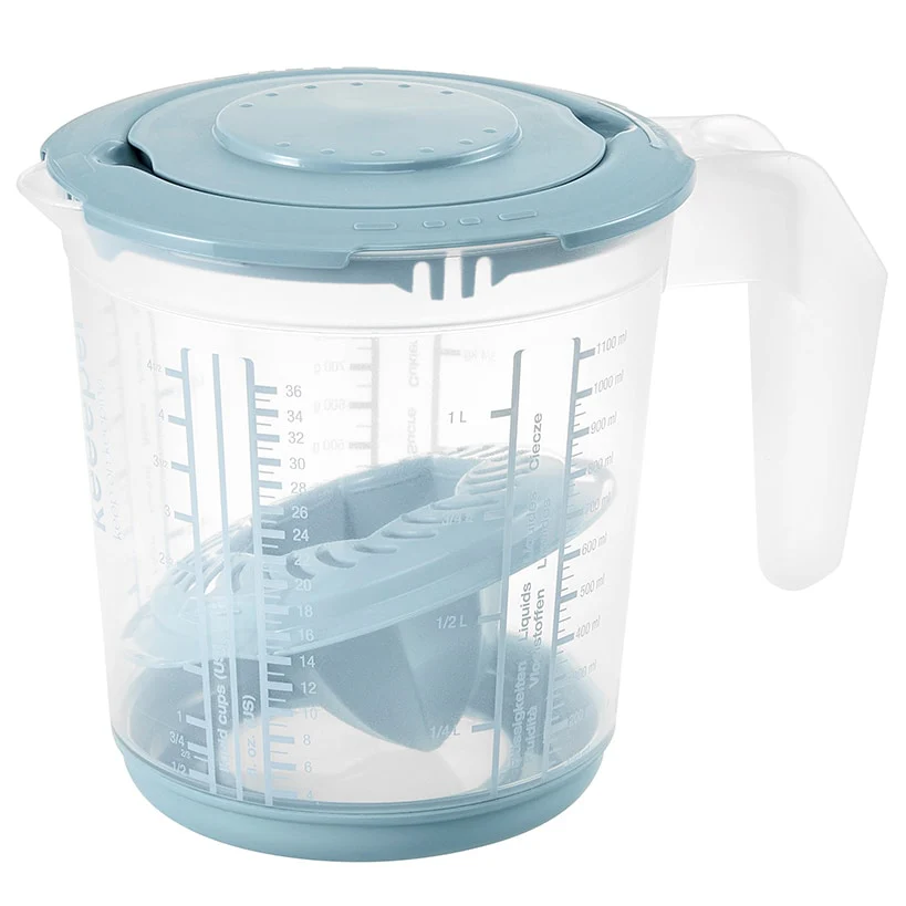 Measuring Cup and Juicer with Lid - 4-in-1 Kitchen Tool - Image 4
