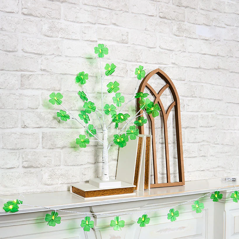 St Patrick's Lighted Green Shamrock Garland - Battery Operated - Image 3